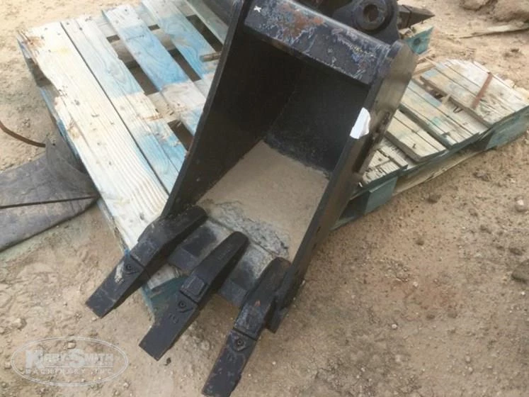 Used Takeuchi Bucket